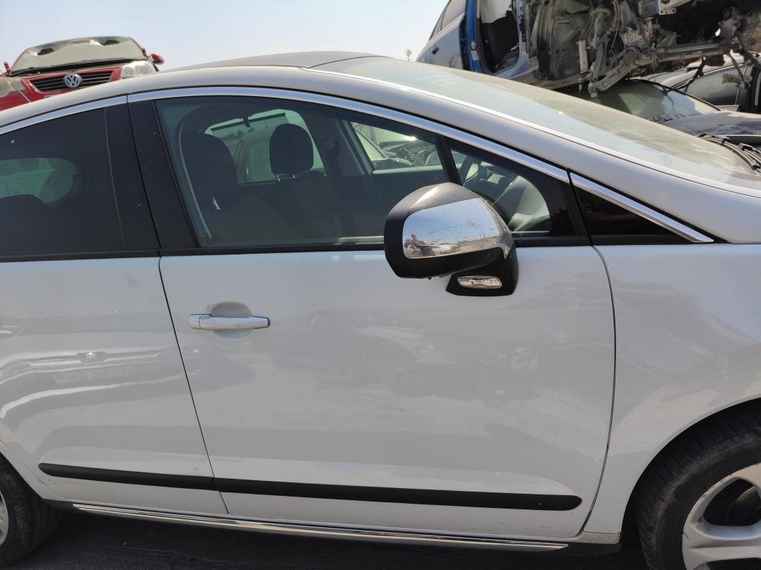 Puerta delantera derecha Peugeot 3008 1.6 VTI (120 cv)