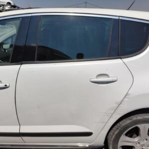 Puerta trasera izquierda Peugeot 3008 1.6 VTI (120 cv)
