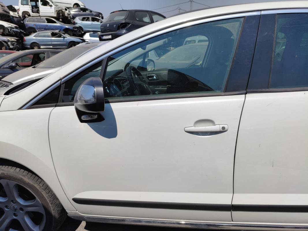 Puerta delantera izquierda Peugeot 3008 1.6 VTI (120 cv)