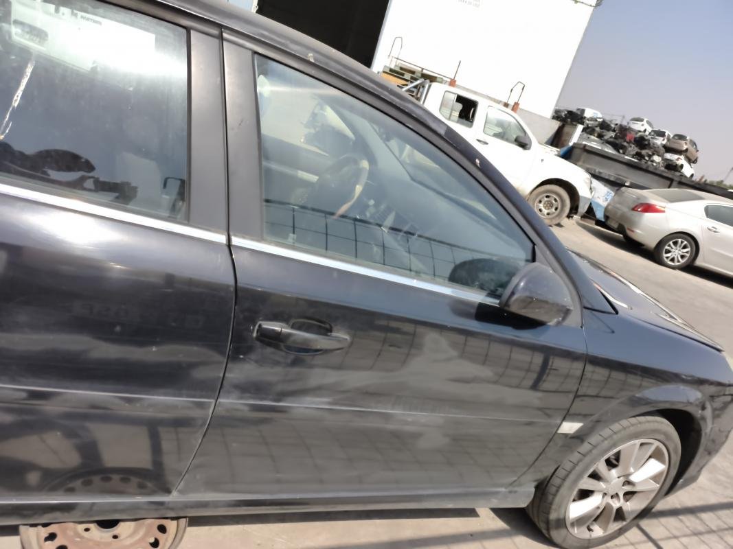 Puerta delantera derecha Opel Vectra C (Versión 2005) 1.9 CDTI (150 cv)