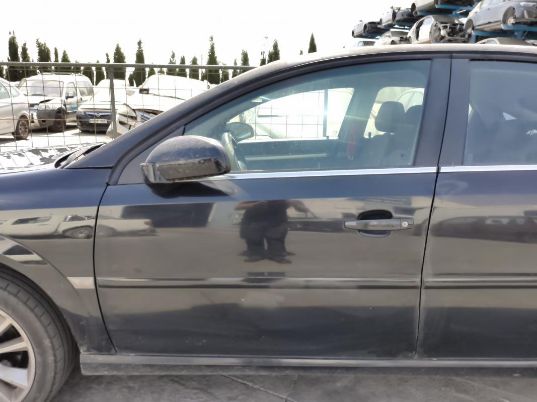 Puerta delantera izquierda Opel Vectra C (Versión 2005) 1.9 CDTI (150 cv)