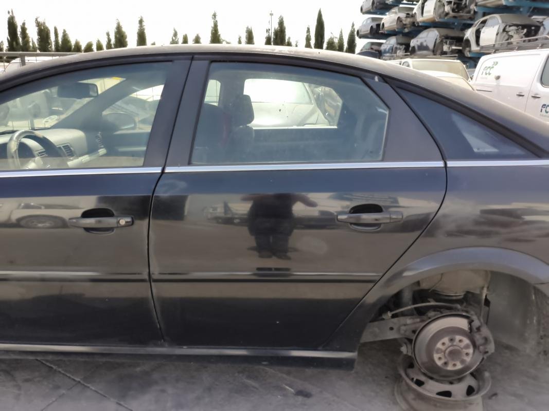 Puerta trasera izquierda Opel Vectra C (Versión 2005) 1.9 CDTI (150 cv)