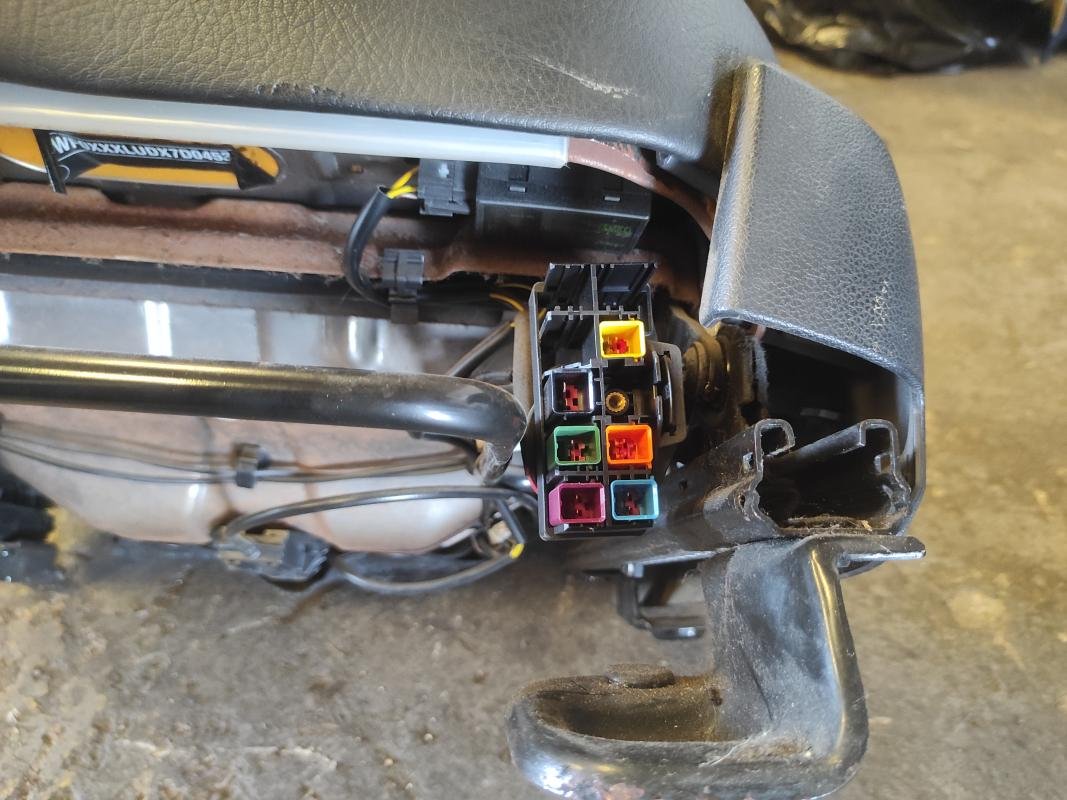 Juego asientos completo Ford Focus Descapotable II 2.0 TDCi (136 cv) - Imagen 13