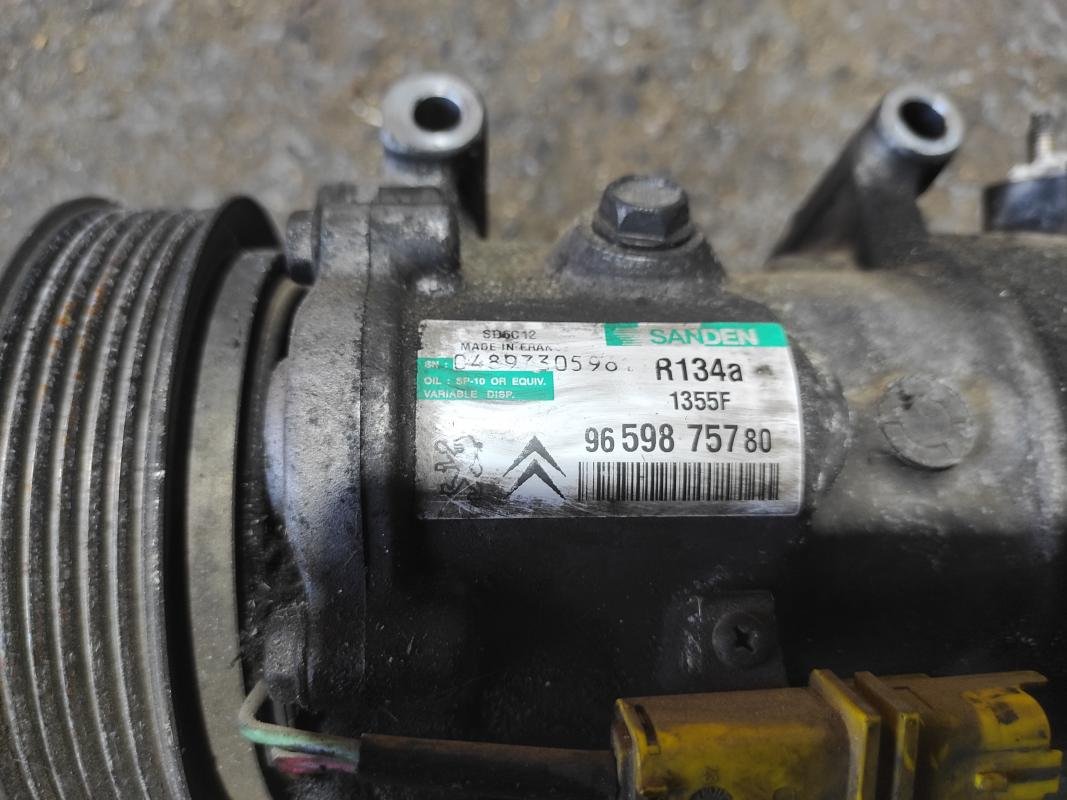 Compresor aire acondicionado Citroen C4 I Hatchback (Fase II, 2008) 1.6 HDi (109 cv) - Imagen 4