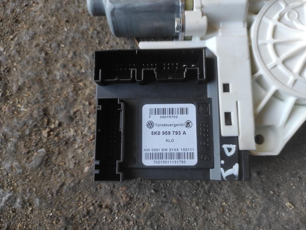 Motor elevalunas delantero izquierdo Volkswagen Tiguan (Versión 2011) 2.0 TDI (140 cv) 4MOTION DSG - Imagen 4