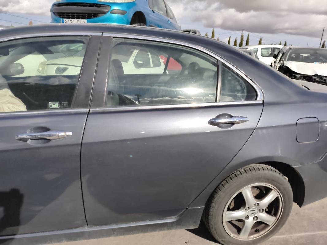 Puerta trasera izquierda Honda Accord VII 2.0 i-VTEC 16V (155 cv)