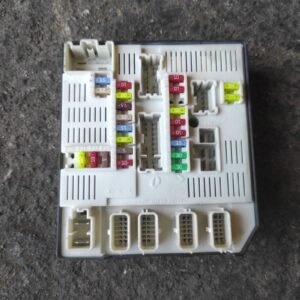 Caja de reles / fusibles Renault Megane III Coupe 1.6 16V (110 cv)