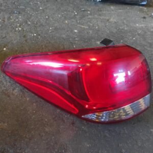 Piloto trasero izquierdo Kia Carens IV 1.7 16V CRDi (136 cv) HPE