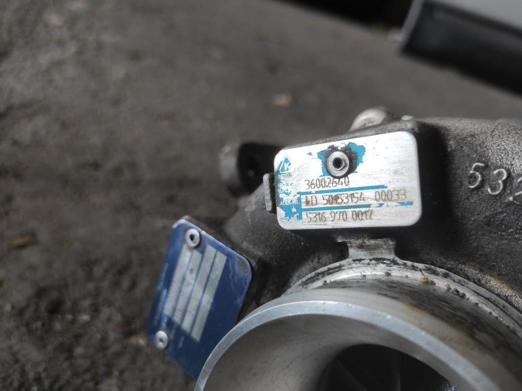 Turbo Volvo XC70 III 2.4 D5 (205 cv) AWD - Imagen 4