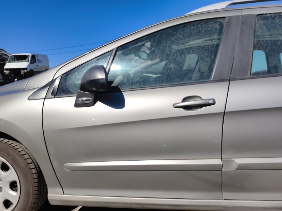 Puerta delantera izquierda Peugeot 308 SW I (Versión 2011) 1.6 HDI (115v)