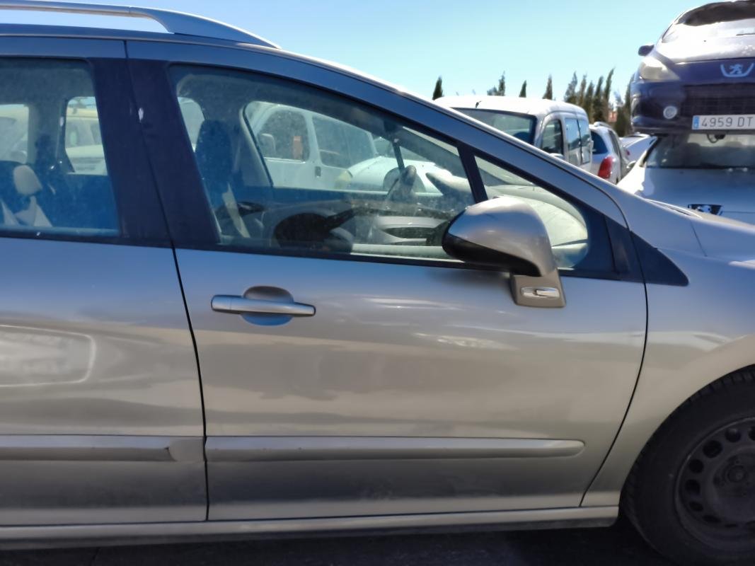 Puerta delantera derecha Peugeot 308 SW I (Versión 2011) 1.6 HDI (115v)