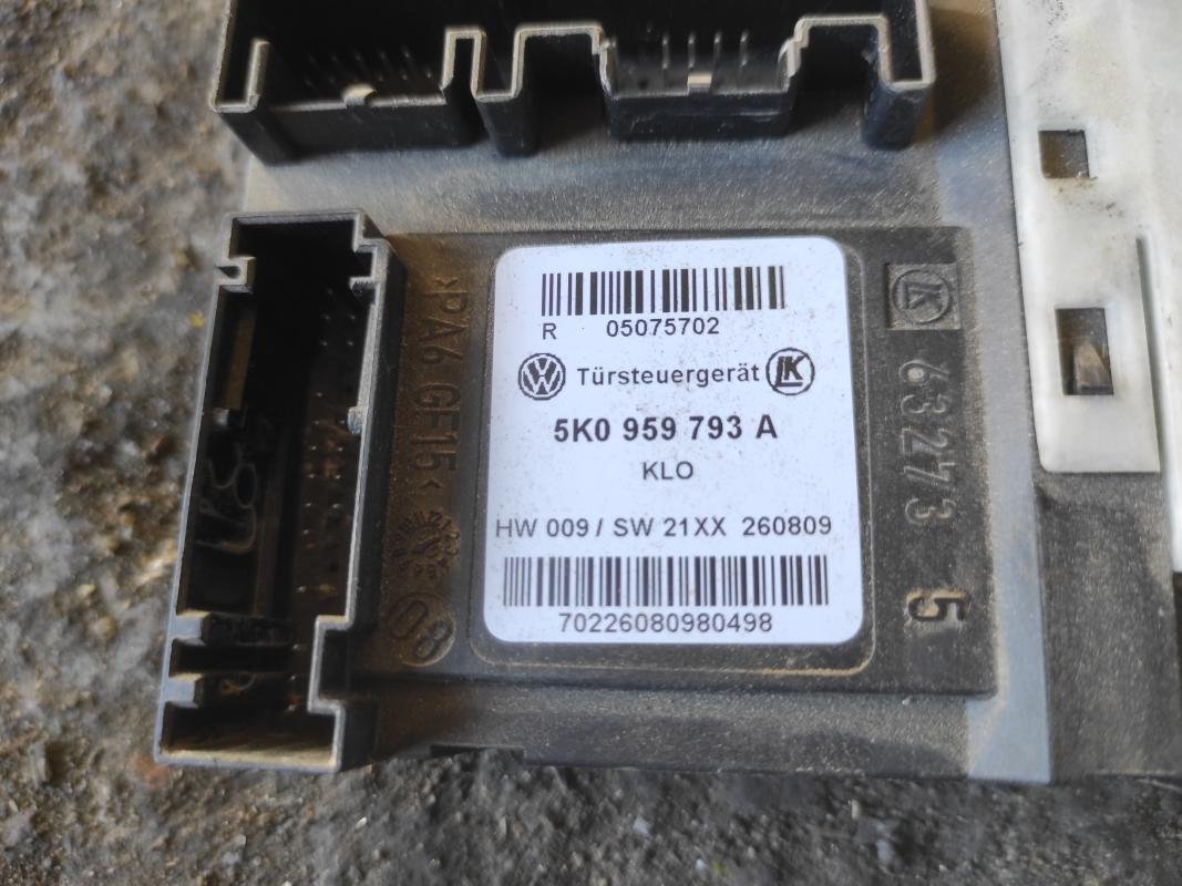 Motor elevalunas delantero izquierdo Volkswagen Golf VI 1.6 TDI (105cv) - Imagen 4