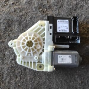 Motor elevalunas delantero derecho Volkswagen Golf VI 1.6 TDI (105cv)
