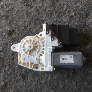 Motor elevalunas trasero derecho Volkswagen Golf VI 1.6 TDI (105cv)