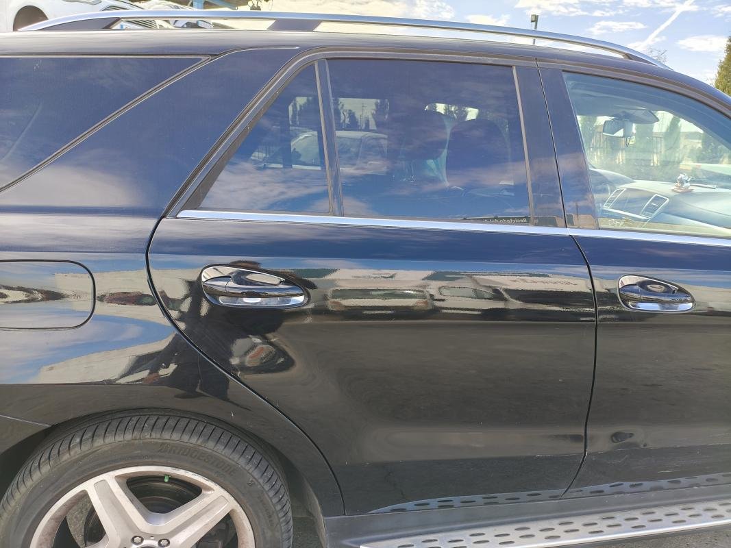 Puerta trasera derecha Mercedes Benz ML (W166) ML 350 (258 cv) BlueTEC 4MATIC G-TRONIC